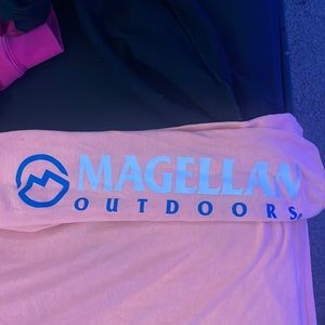 the color is a baby pink color /creme